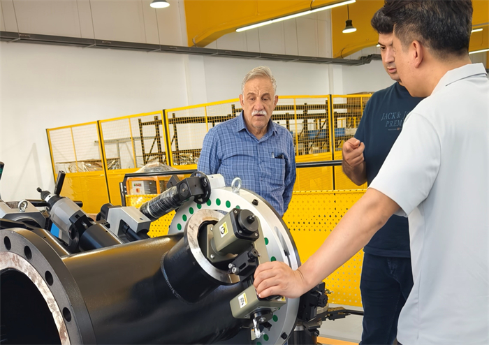 我们非常高兴能与伊朗布哈尔公司会面。