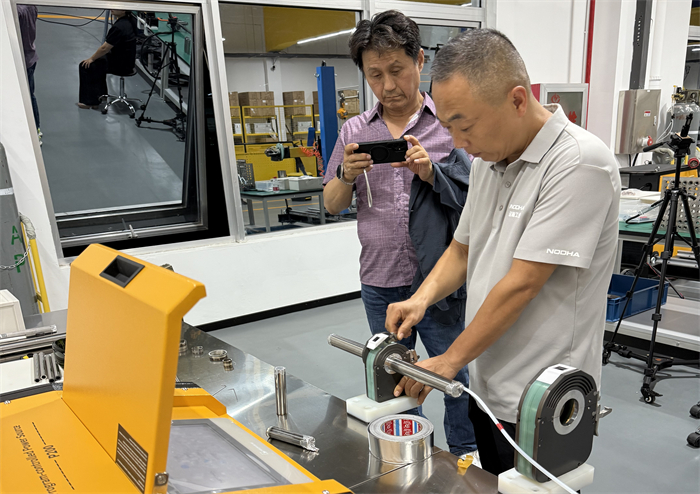 韩国客户前来参观，亲眼见证了其焊接技术实力。