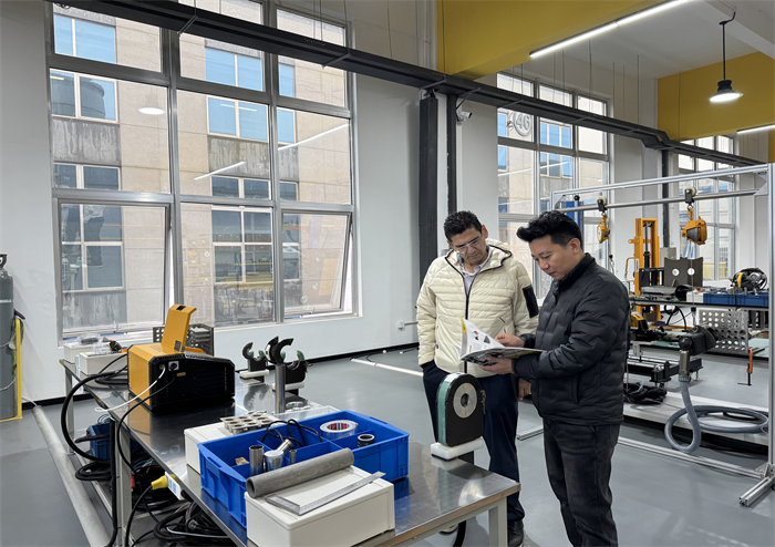 一位来自墨西哥的顾客远道而来拜访